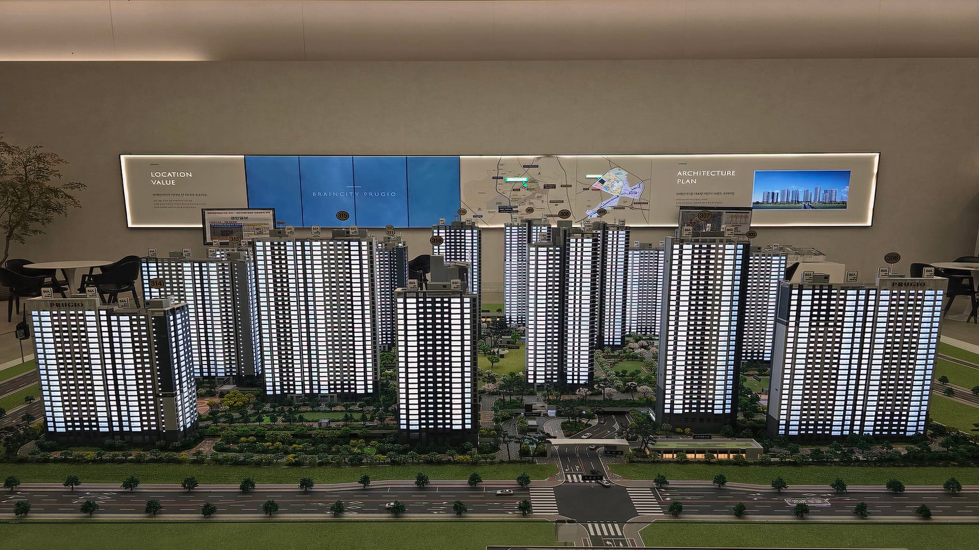 브레인시티 내 최고층인 35층 설계가 적용된 평택 브레인시티 푸르지오 1,990세대 단지 모형도